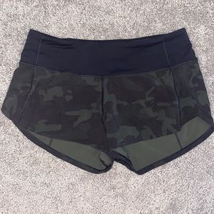 Lululemon Speed Up 2.5in short, lined, size 2, green and black camo.